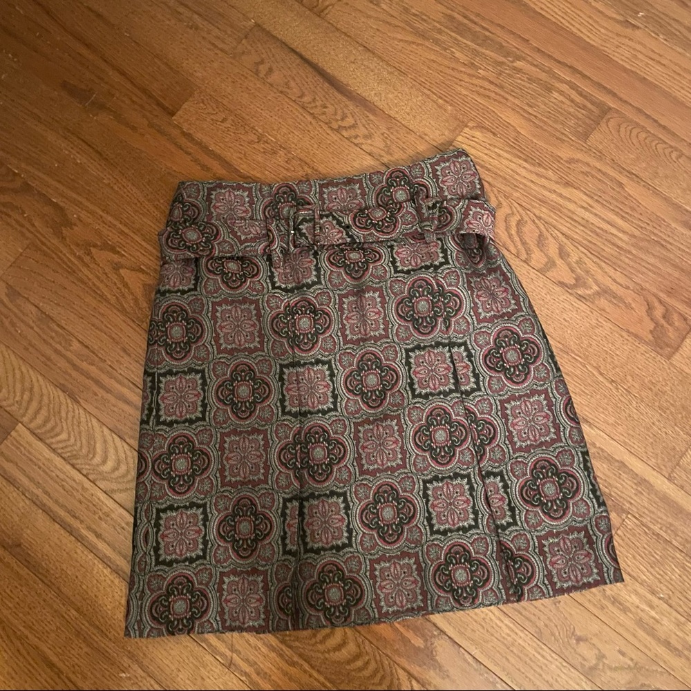 be brand Size 4 Belted Patterned Skirt